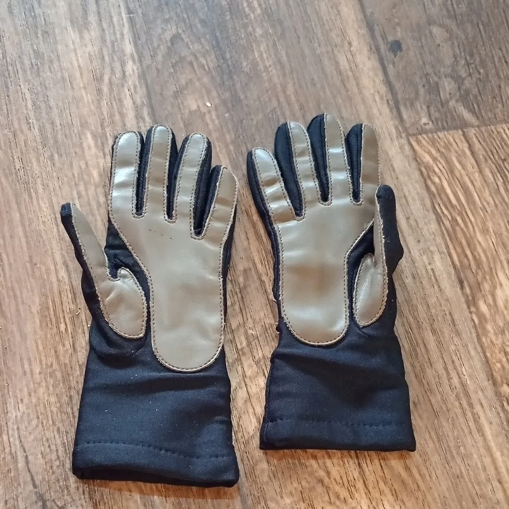 Elegant Black and Brown Vintage Cold Weather Gloves - Picture 2 of 4